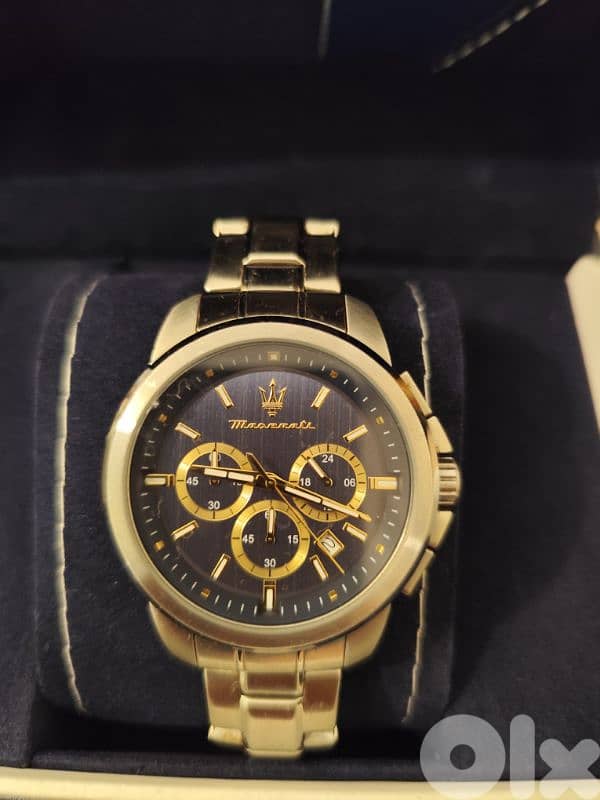 Maserati Successo blue dial watch 1