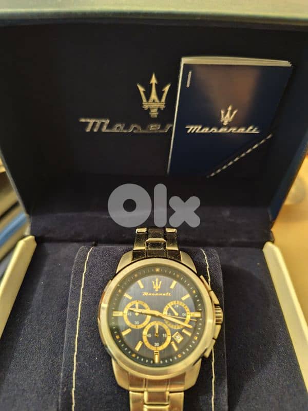 Maserati Successo blue dial watch 2
