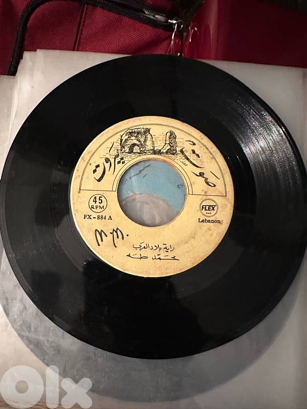 مجموعة من ٢٢ أسطوانة قديمة ونادرة فيروز، عبد الحليم، عبد الوهاب Vinyls 4