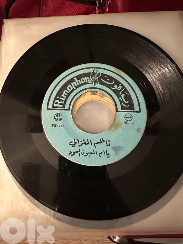مجموعة من ٢٢ أسطوانة قديمة ونادرة فيروز، عبد الحليم، عبد الوهاب Vinyls 5