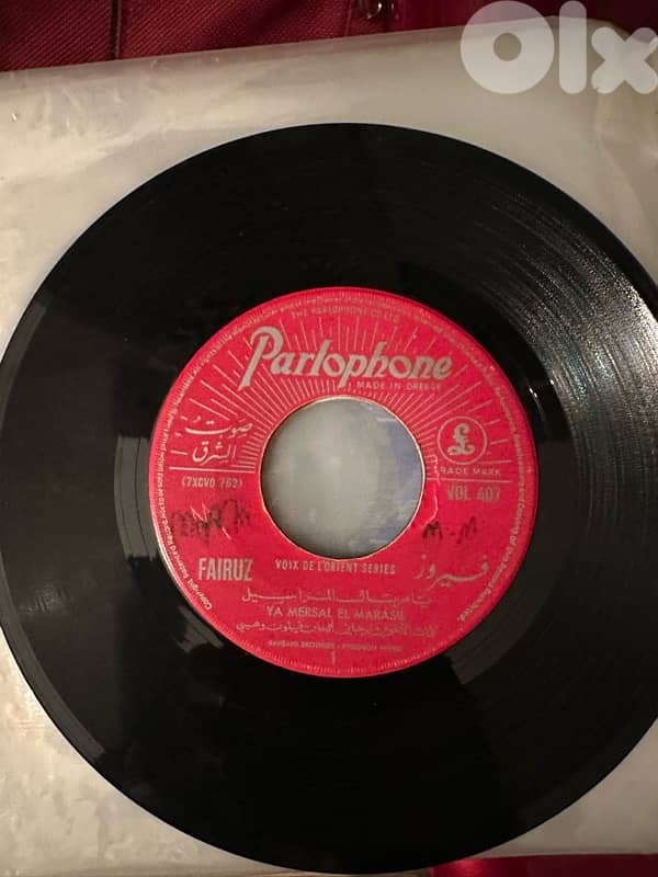 مجموعة من ٢٢ أسطوانة قديمة ونادرة فيروز، عبد الحليم، عبد الوهاب Vinyls 0