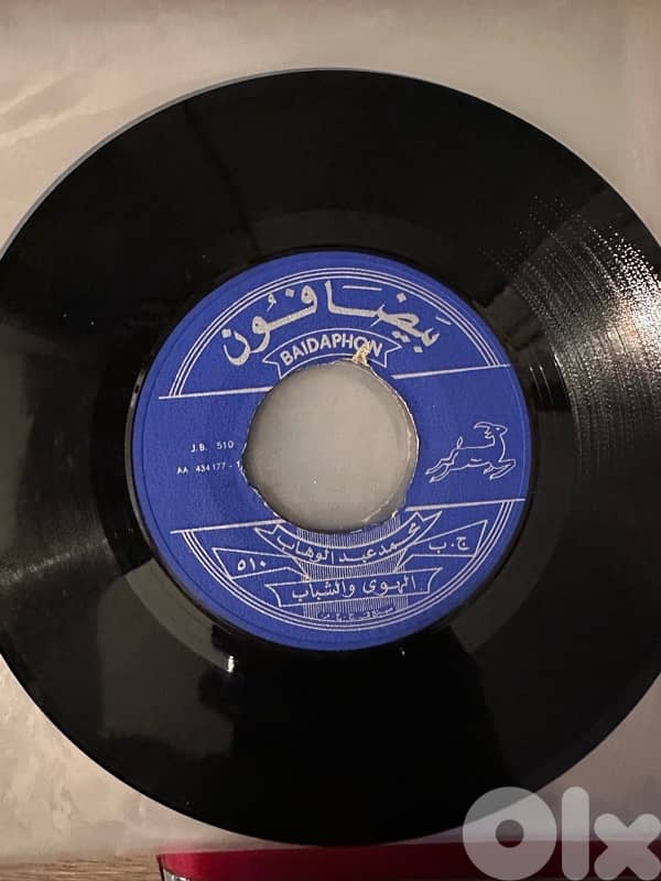 مجموعة من ٢٢ أسطوانة قديمة ونادرة فيروز، عبد الحليم، عبد الوهاب Vinyls 15