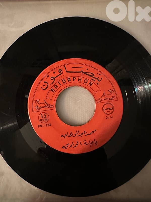 مجموعة من ٢٢ أسطوانة قديمة ونادرة فيروز، عبد الحليم، عبد الوهاب Vinyls 16