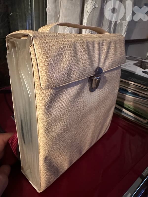 مجموعة من ٢٢ أسطوانة قديمة ونادرة فيروز، عبد الحليم، عبد الوهاب Vinyls 19