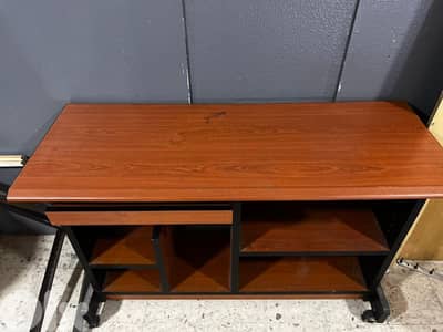 Computer table