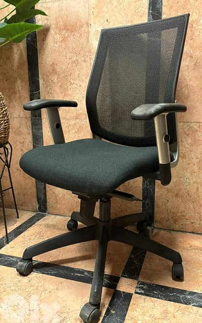 Office Chair (Kteer Ndeefe)