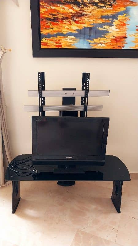 Stand ( almost new) Tv ( colored) 0