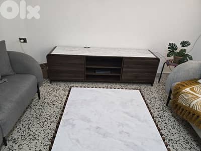 طاولة نص  وطاولة تلفاز