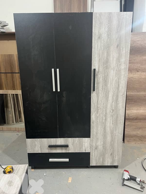 خزانة 3 درف متوفرة بجميع الالوان والمقاسات من المعمل 0