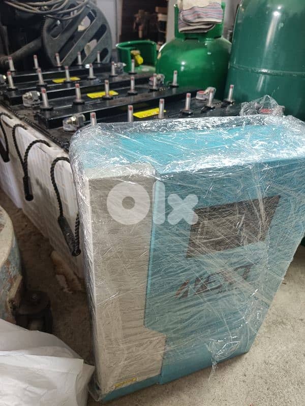 Batteries & inverter 2