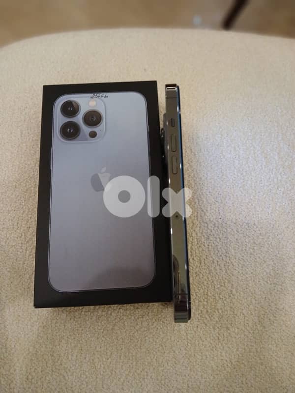 iPhone 13pro 256g very clean zero scratch with box 2