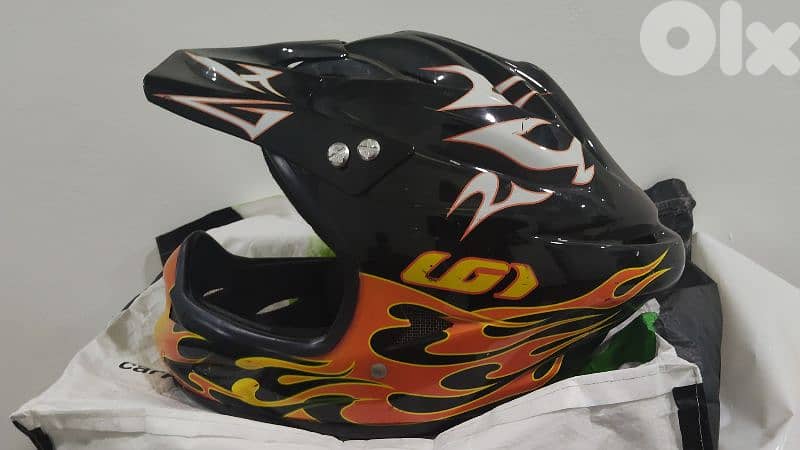 Helmet t like new original 350$ now for 40$ only 9