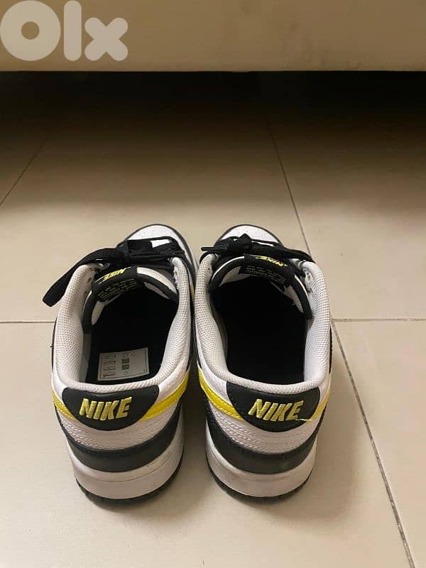 Nike yellow panda in perfect condition in size 42.5 1