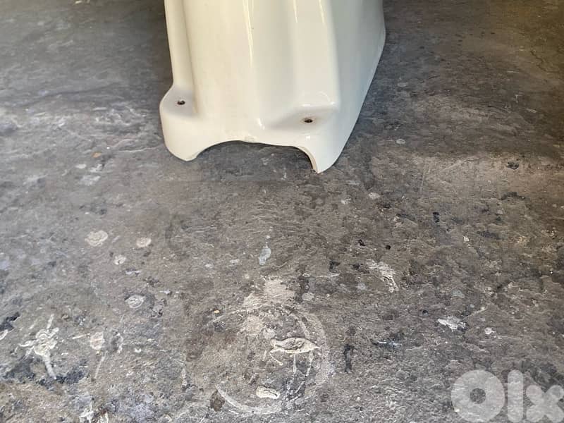 كرسي حمام عدد ٢ وحدة ١٥$ 2