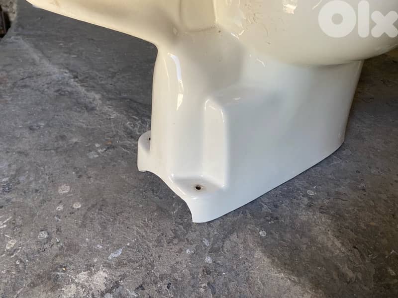 كرسي حمام عدد ٢ وحدة ١٥$ 3