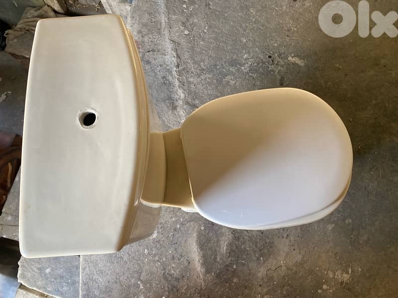 كرسي حمام عدد ٢ وحدة ١٥$ 4