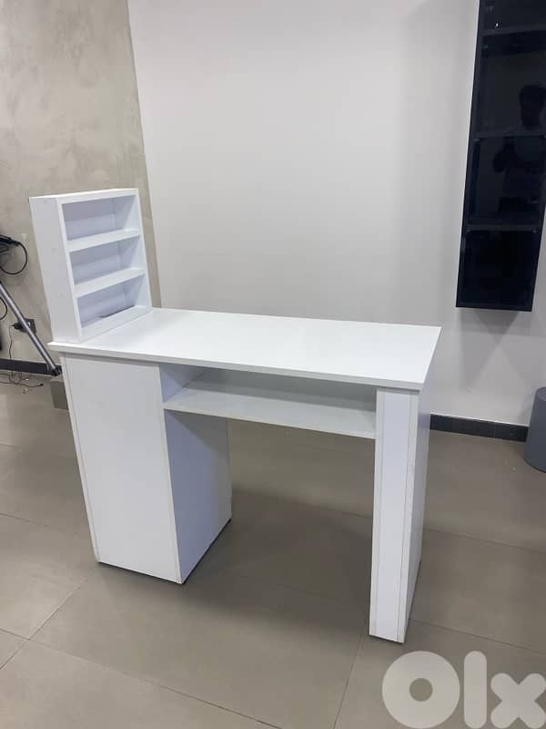 manicure desk 0