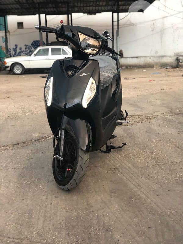 Sweet Azzo 2025 155ccc 0
