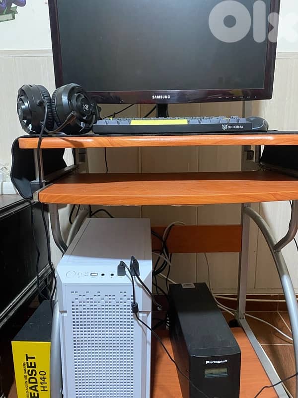 computer aura used like new with ups 2