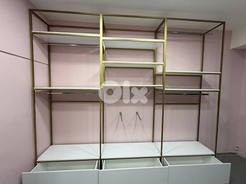 shop clothing Aluminum Stands and wooden shelves 3