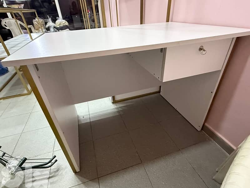 shop clothing Aluminum Stands and wooden shelves 7