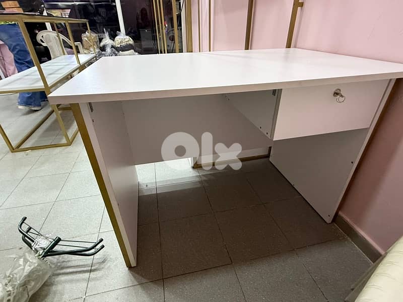 shop clothing Aluminum Stands and wooden shelves 8