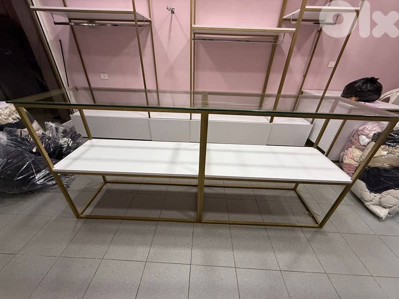 shop clothing Aluminum Stands and wooden shelves 9