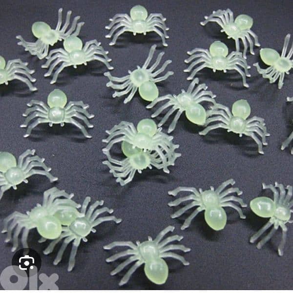 fake luminous spiders 1