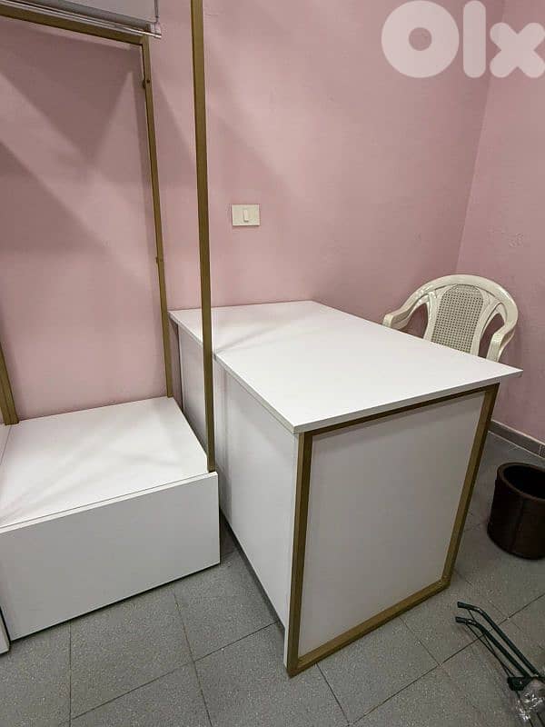 2 Big Aluminium Clothing Stands + Desk + Center Table 6