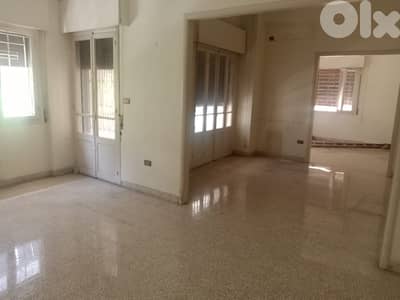 SPACIOUS APT IN HAMRA PRIME (250SQ) 3 BEDROOMS , (HAMR-127)