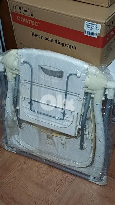 Baby feeding table