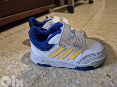 Adidas shoes boy size 22