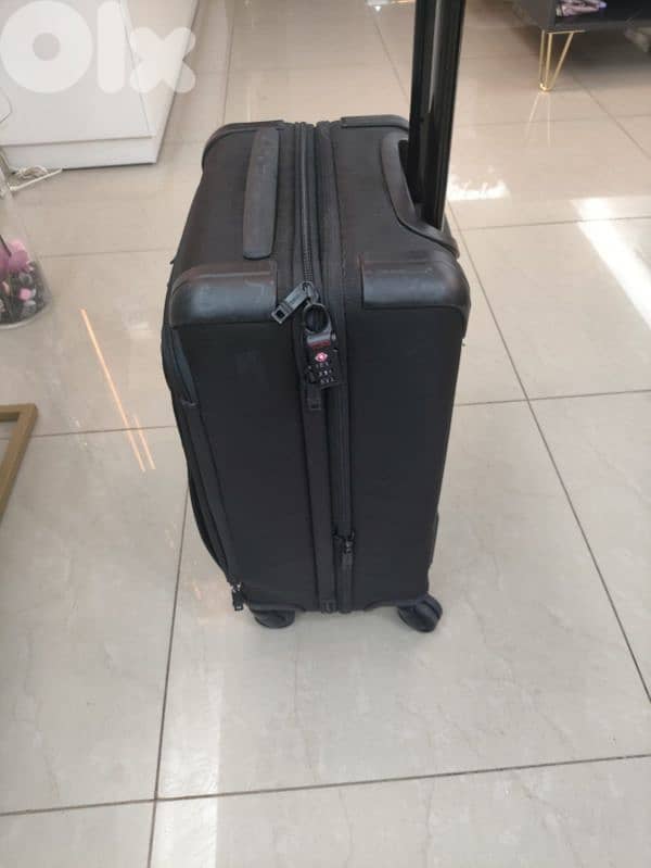 Tumi luxurious 3 Tumi travel Bags-Rarely used, perfect condition 3