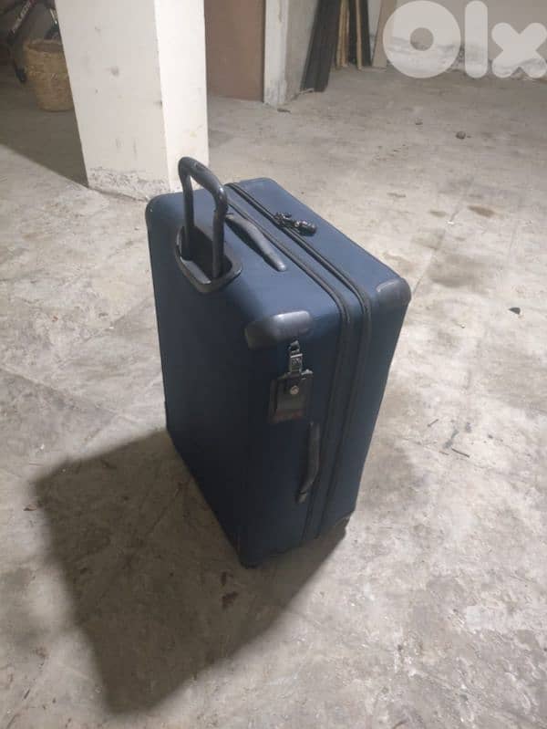 Tumi luxurious 3 Tumi travel Bags-Rarely used, perfect condition 5