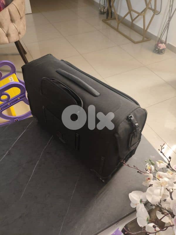 Tumi luxurious 3 Tumi travel Bags-Rarely used, perfect condition 9