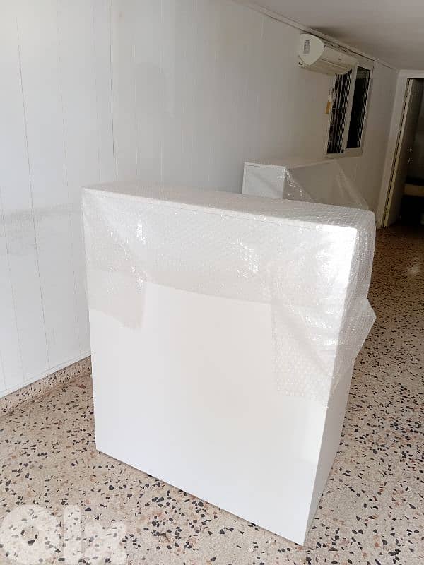 كنتوار خشب ابيض يصلح لمحل تلفونات او تحويل اموال 3