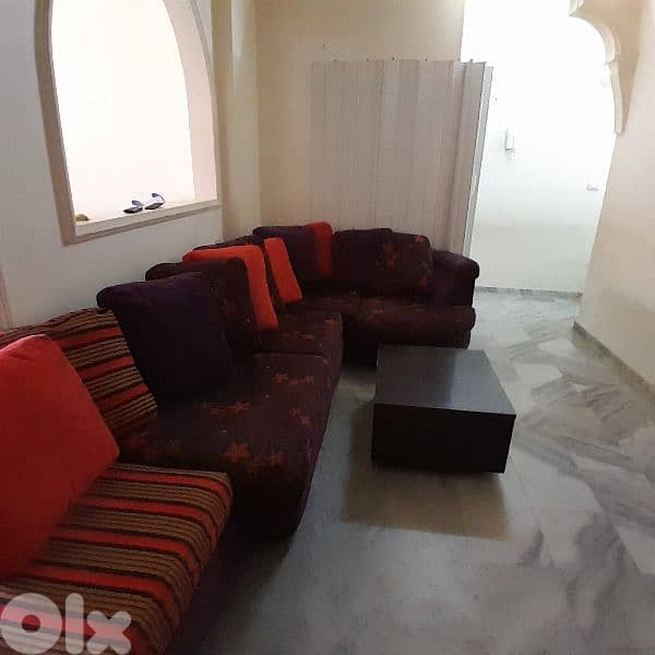 صالونان برادي  طاولة كبيرة و ٢ صغار  ثريات ولمبات 3