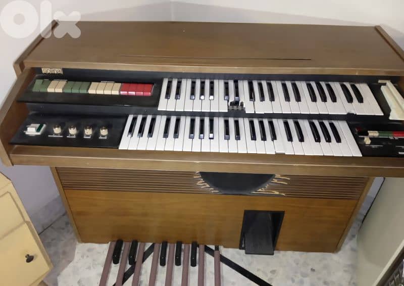 أورغ كلاسيكي Solina قديم بحالة ممتازة 2