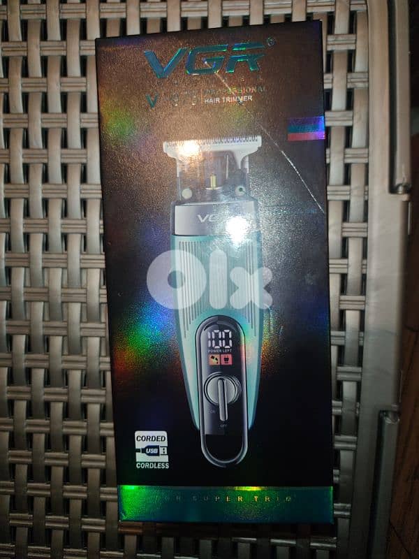 Professional Hair Clipper With Digital Display & V-975 - Gold Color 1