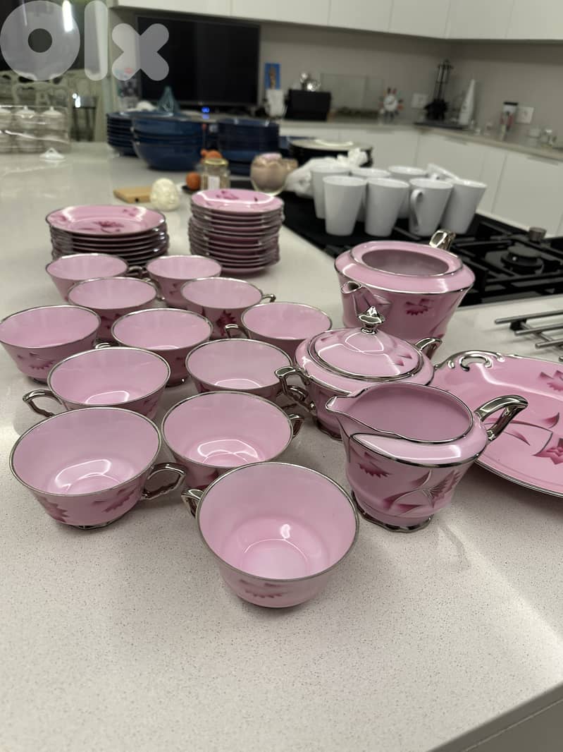 Full Tea Set of fine porcelain -  طقم شاي كامل من البورسلين الفاخر 3