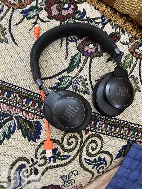 JBL LIVE 770NC 0