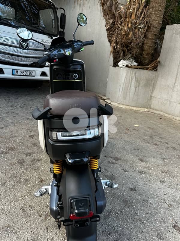 NIU  MIQ+ PRO ELECTRIC SCOOTER 1