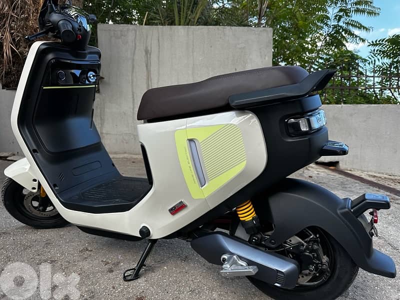 NIU  MIQ+ PRO ELECTRIC SCOOTER 2