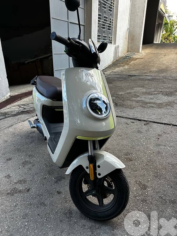 NIU  MIQ+ PRO ELECTRIC SCOOTER 6