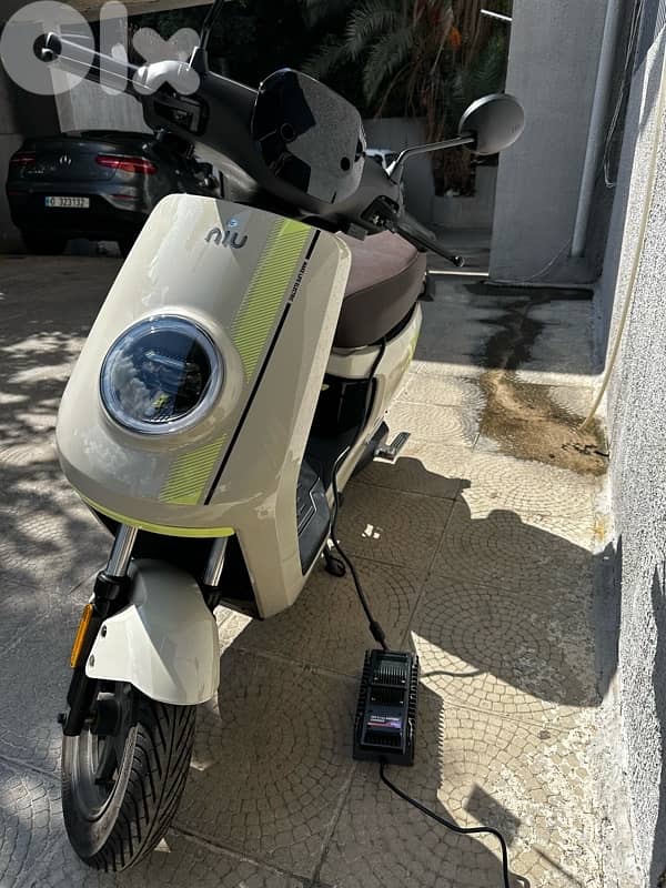 NIU  MIQ+ PRO ELECTRIC SCOOTER 8