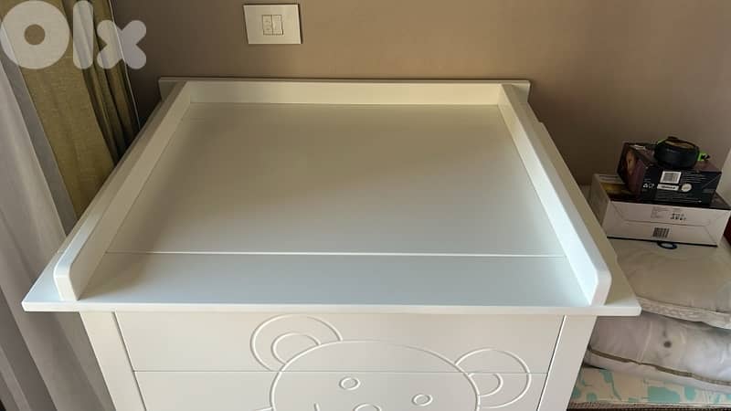Changing Table Guy Laroche 3