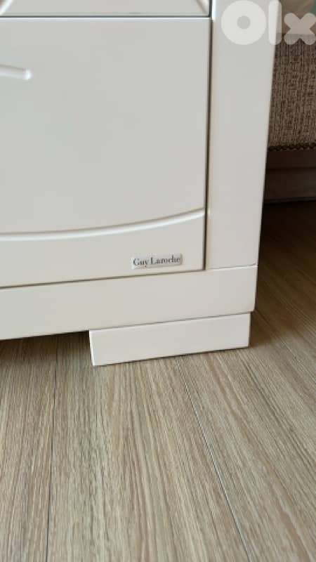 Changing Table Guy Laroche 4