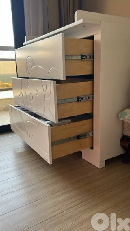 Changing Table Guy Laroche 2