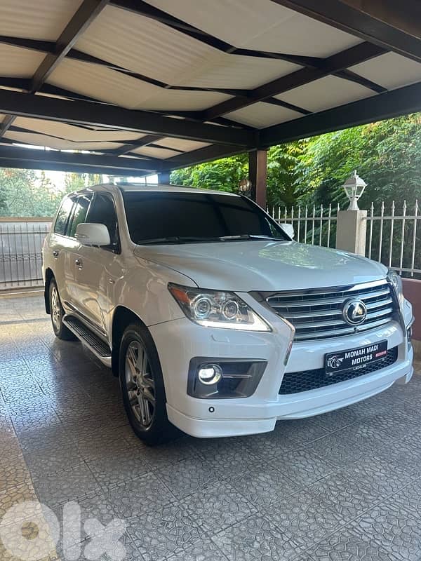 Lexus LX570 0