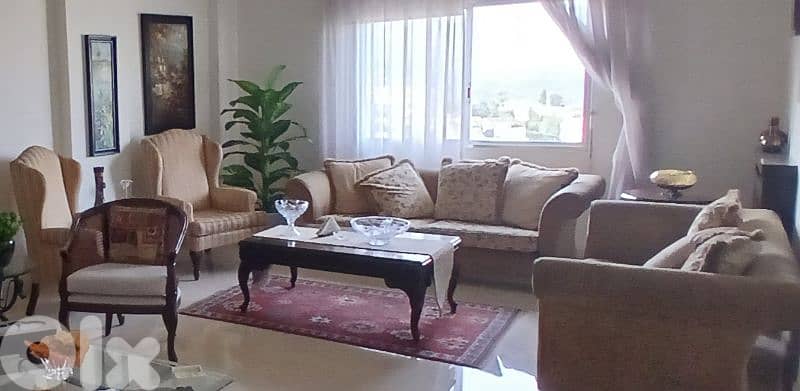 used like new excellent quality صالون كامل مع طاولة خشب وسط كبيرة 2